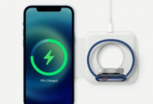 尽管存在设计缺陷MagSafeDuo充电器确实适用于iPhone13Pro