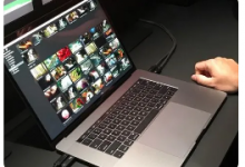 苹果现在已将第一款TouchBarMac-2016AppleMacBookPro13英寸
